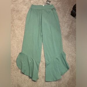 Matilda Jane green ruffle pants. Size small. New with tags.